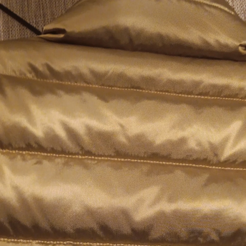 BRAND NEW Ralph Lauren Women's Metallic Gold Puffer Vest - Picture 8 of 8